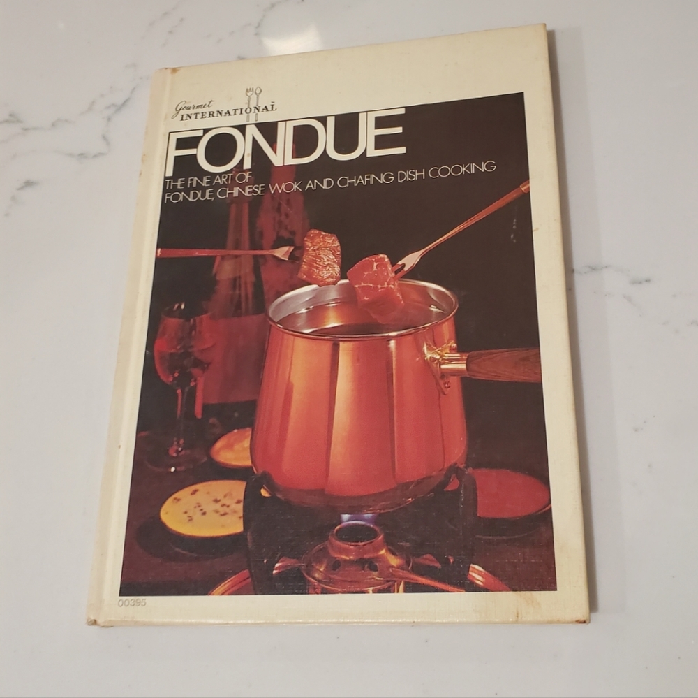 Vintage Gourmet International Fondue Wok Chafing Dish Hardback Cookbook 1970s